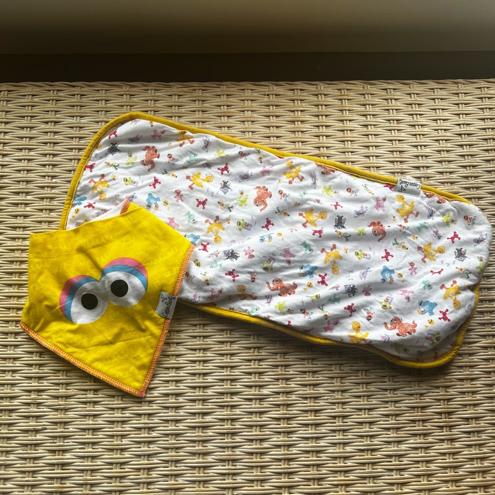 Sesame Street/Big Bird Bib with Playful Design